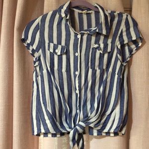 Cropped tie-up shirt